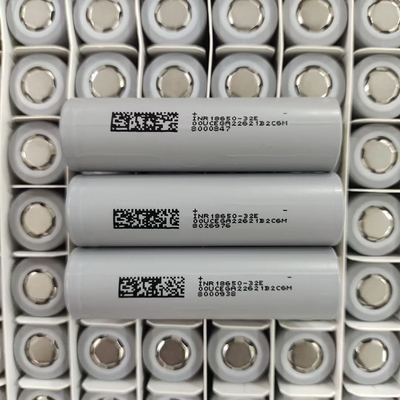 3.7V pin lithium ion hình trụ tiêu chuẩn 3200mAh Capacity lớn 18650 pin lithium